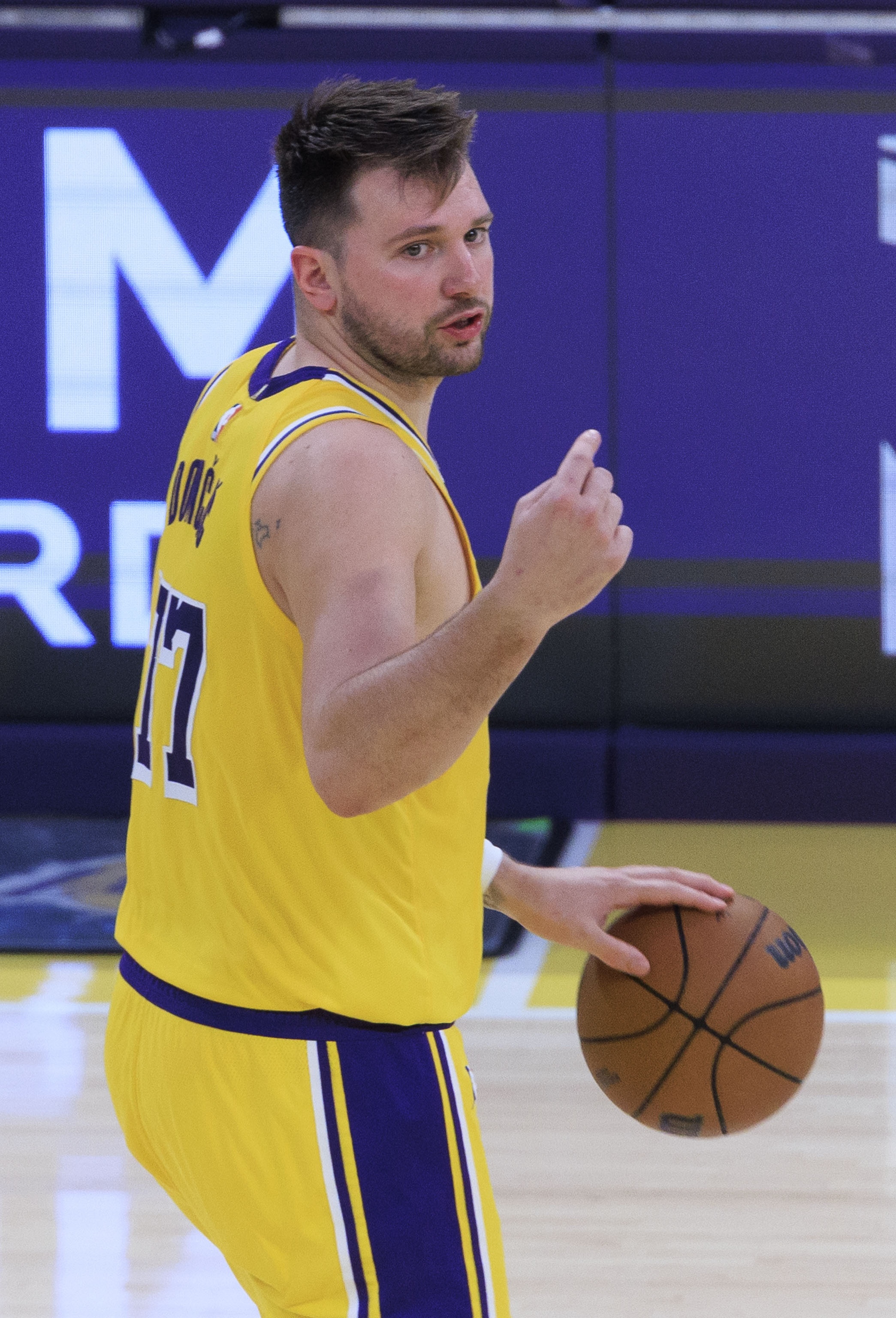 包含东契奇在阿森纳比赛中爆冷，比分优势明显引发热议！的词条