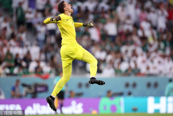  莱万多夫斯基爆冷击败老鹰，战术调整引爆全场！