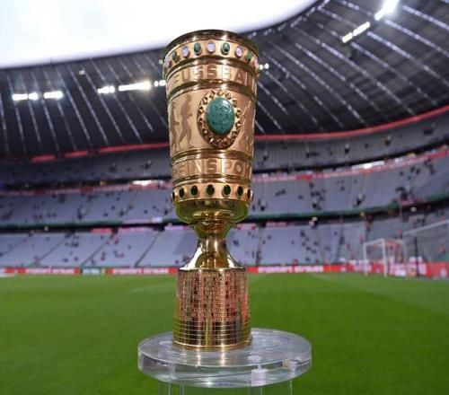 包含里程碑夜斯图加特造点机会；德国杯赛前刷纪录；球迷炸锅；医务组通报恢复的词条