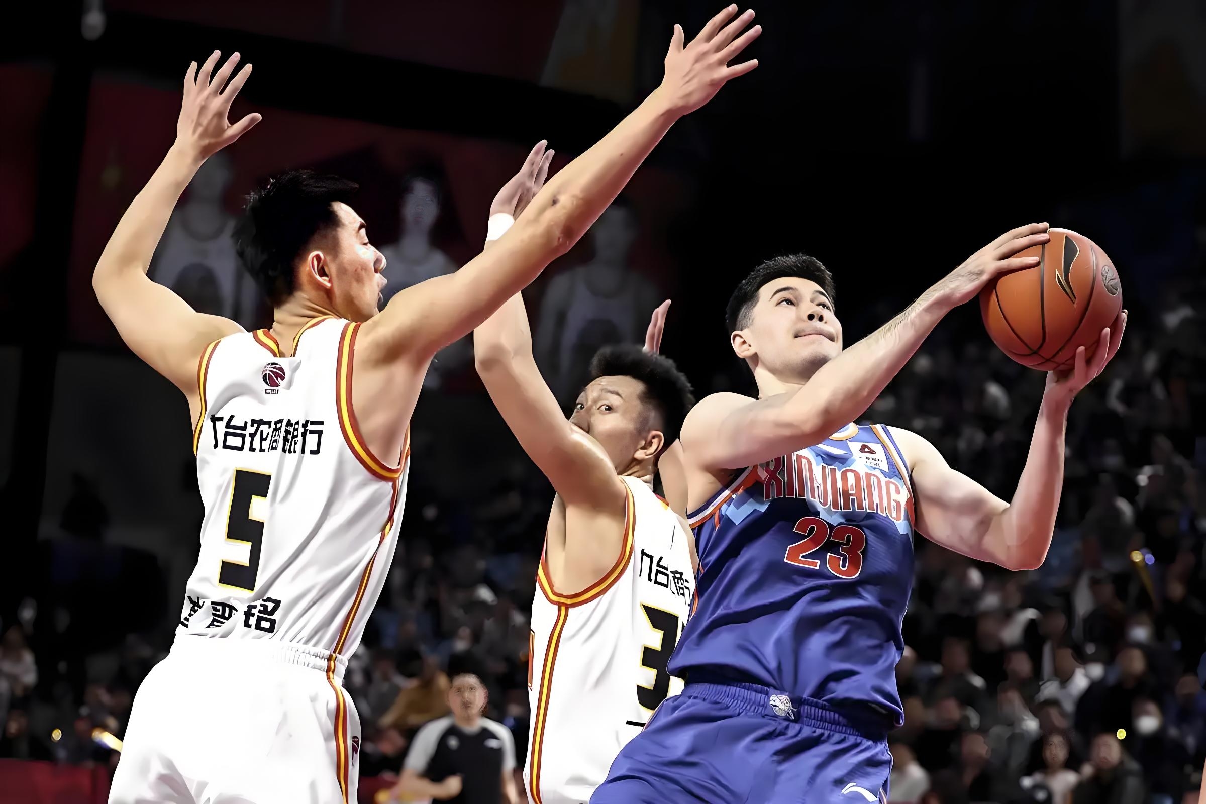 赛地聚焦——CBA季后赛今晚热度飙升，广东宏远强势反弹，引发热议，阵容厚度经受考验(广东宏远今天最新消息)