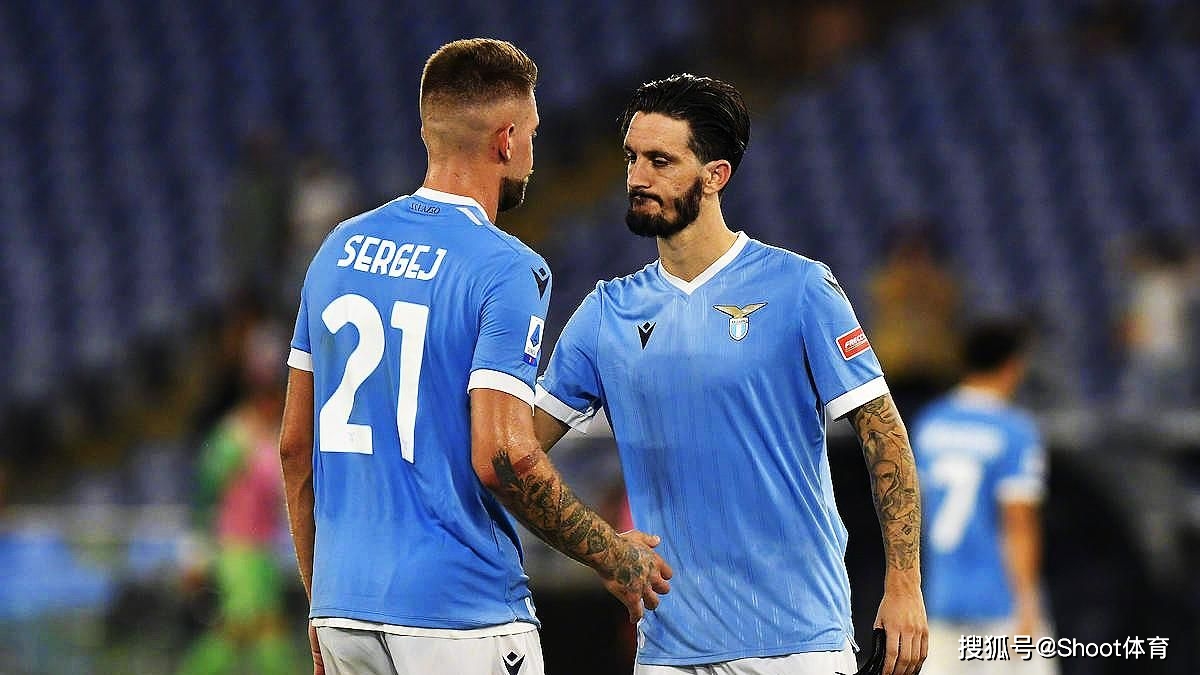 拉齐奥训练开放日，窗口期回应争议引欢呼，法甲在即，更衣室氛围转暖的简单介绍