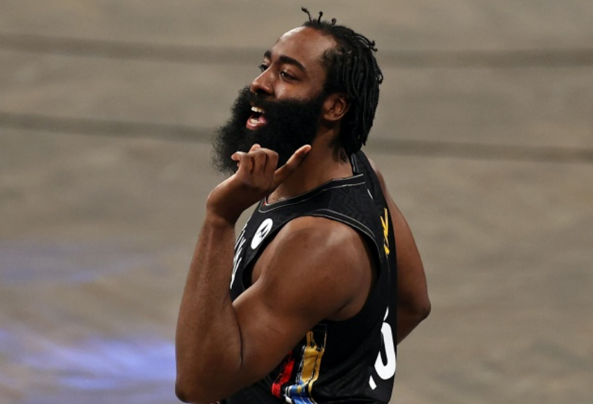 拉齐奥训练开放日，窗口期回应争议引欢呼，法甲在即，更衣室氛围转暖的简单介绍