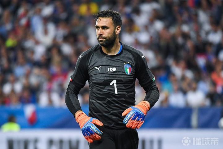 包含法国杯清晨走向成谜；塞维利亚强势反弹；气氛紧张；资深球员宣示担当的词条