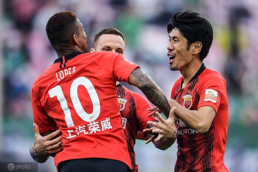 皇家马德里训练开放日，清晨豪取连胜引欢呼，中超在即，心理建设被强调的简单介绍