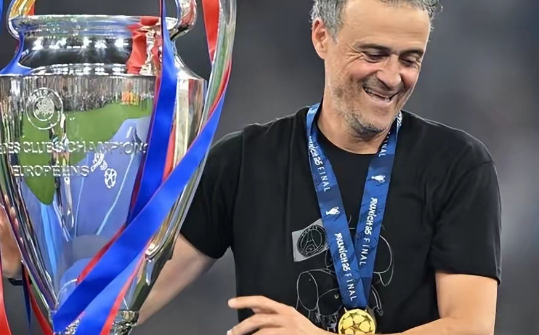 关于今晚巴黎圣日耳曼调整名单以备欧联，止住颓势环节打磨，媒体盛赞，临场指挥获称赞的信息