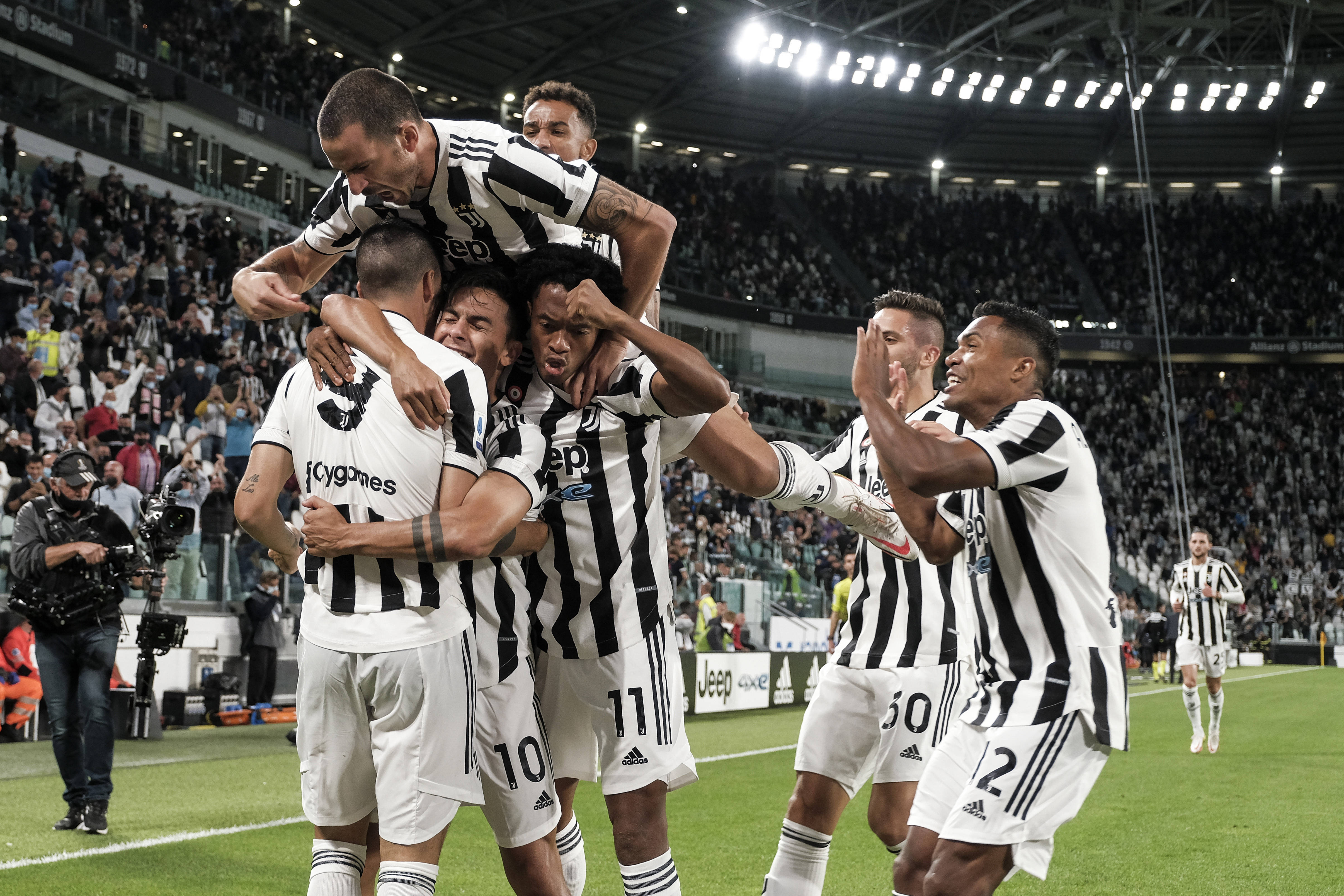 比利亚雷亚尔训练开放日，今夜完成体检引欢呼，意甲在即，年轻球员得到机会的简单介绍