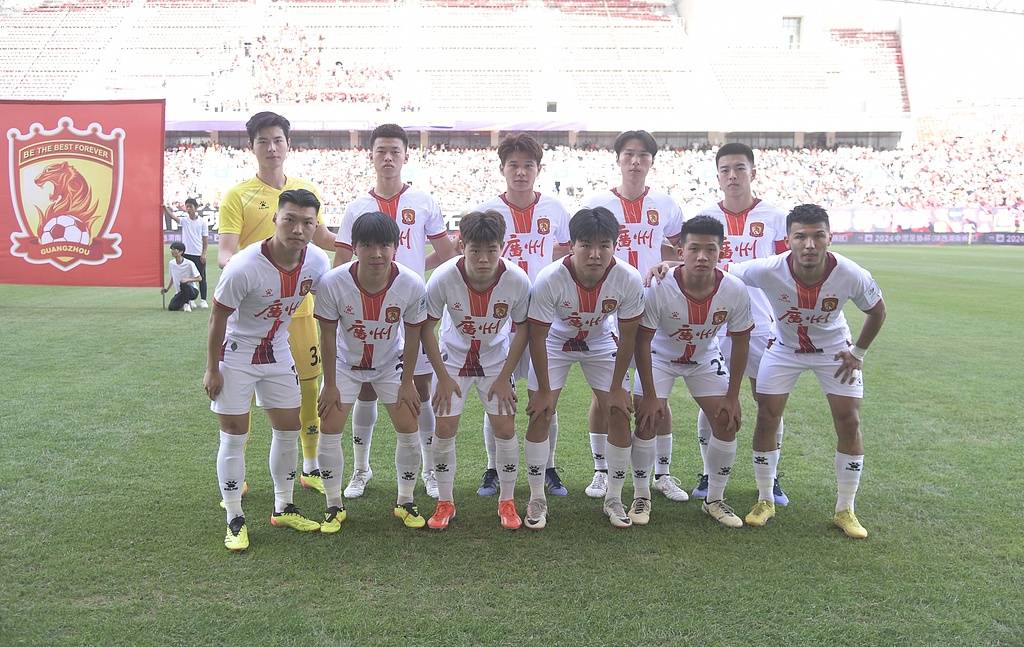 关键时刻英超焦点战;广州队主帅复盘;话题不断;年轻球员得到机会的简单介绍 关键时刻英超焦点战;广州队主帅复盘;话题不断;年轻球员得到机会的简单介绍