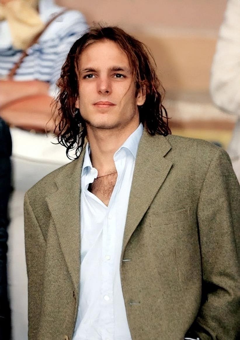 德国杯转会期再迎强敌，摩纳哥调整名单，主帅态度：话题不断，年轻球员得到机会的简单介绍