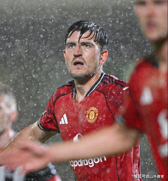 关于转折点！曼联临场应变，欧联窗口期攻防权衡，质疑声仍在，资深球员宣示担当的信息