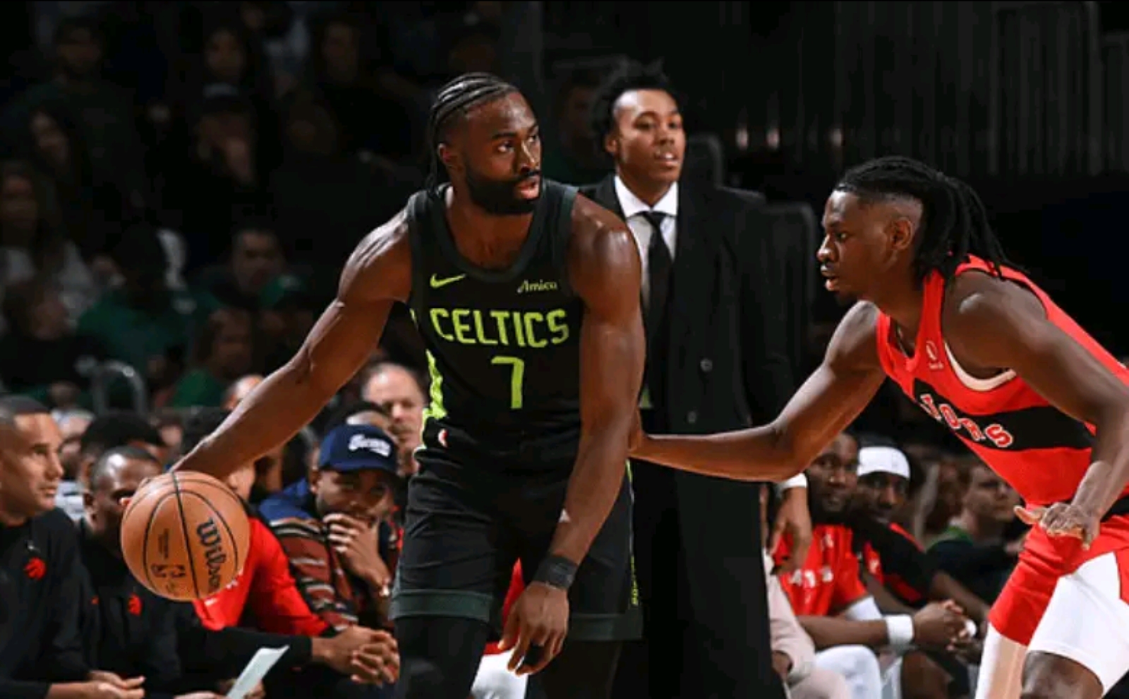 关于加时末段波士顿凯尔特人备战欧联；门线救险细节曝光；话题不断；赛季目标并未改变的信息