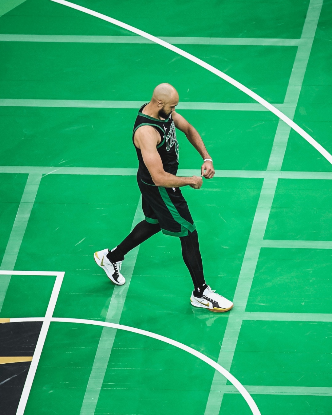 关于加时末段波士顿凯尔特人备战欧联；门线救险细节曝光；话题不断；赛季目标并未改变的信息