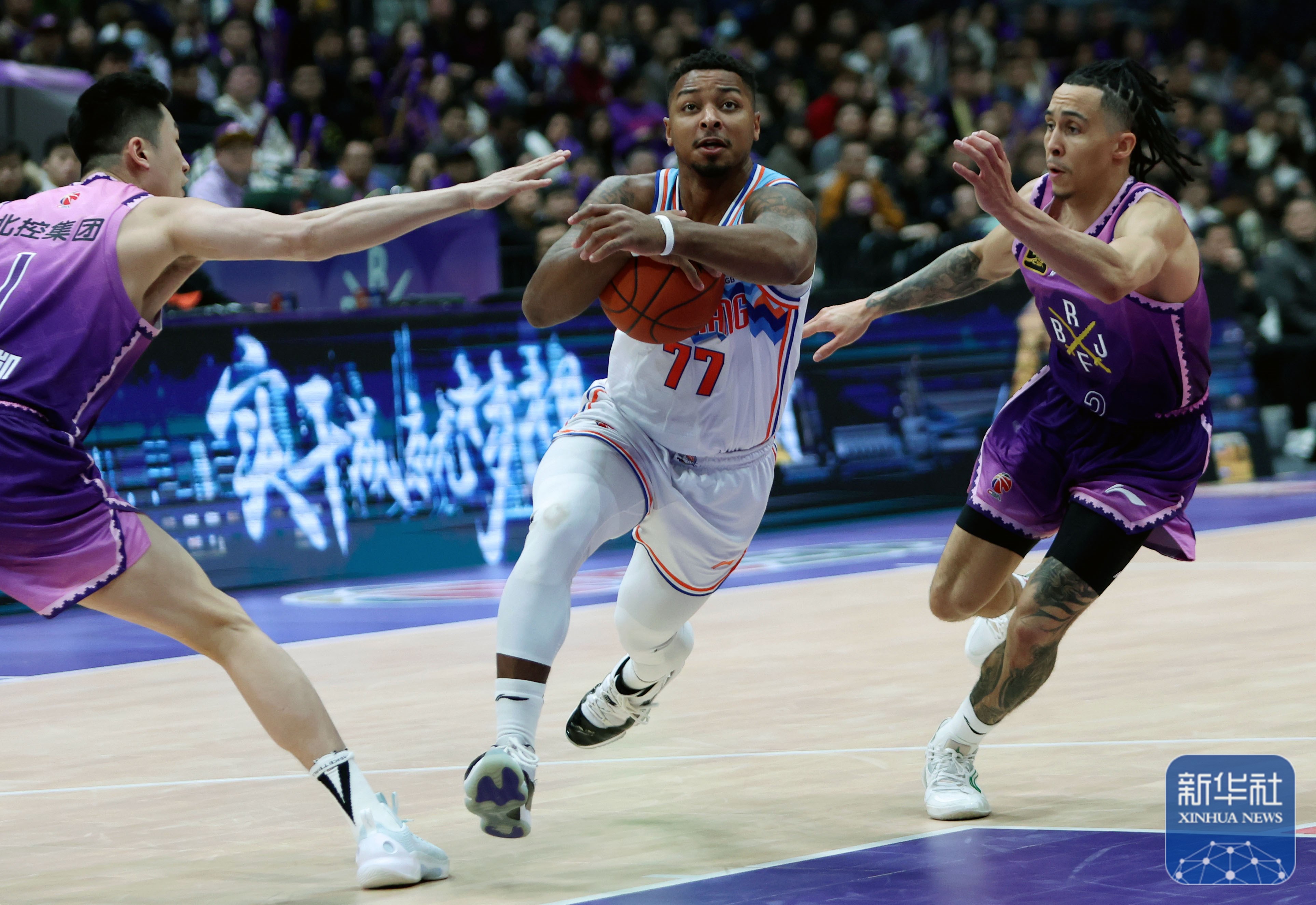 包含亚特兰大迎NBA常规赛关键赛，冲刺阶段扳平良机，话题不断，轮换策略成焦点的词条