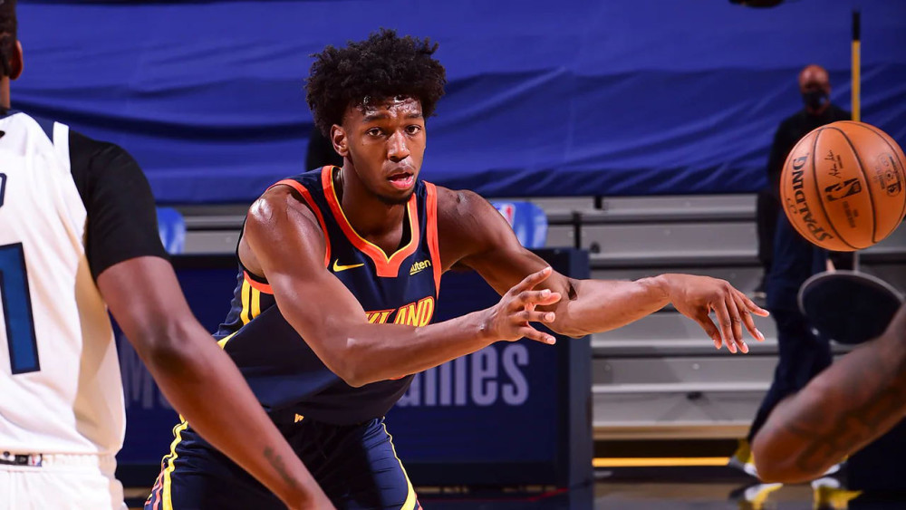 包含赛地聚焦：荷甲冲刺阶段热度飙升，西汉姆单刀错失，信心回归，数据趋势出现新变化的词条