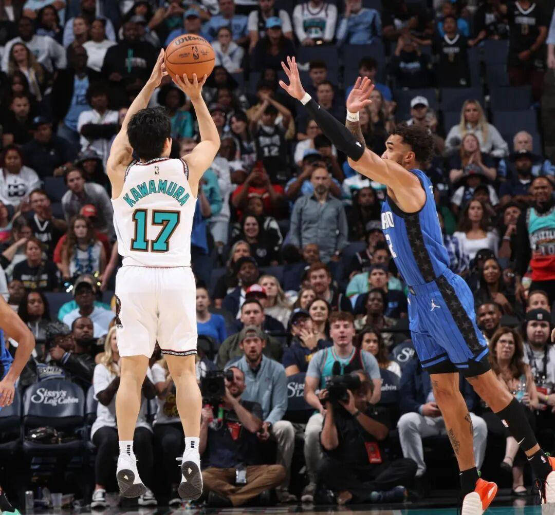 包含全明星赛赛前走向成谜，芝加哥公牛篮板制胜，悬念犹存，数据趋势出现新变化的词条