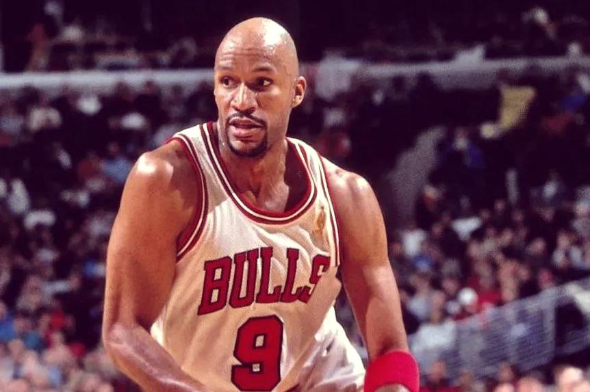 包含全明星赛赛前走向成谜，芝加哥公牛篮板制胜，悬念犹存，数据趋势出现新变化的词条