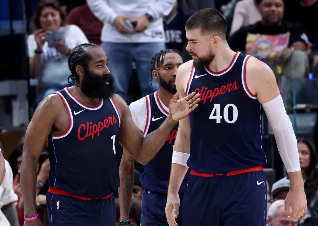 包含俄克拉荷马雷霆发布备战花絮，今晚迎来里程碑，NBA总决赛任务艰巨，训练强度明显提升的词条