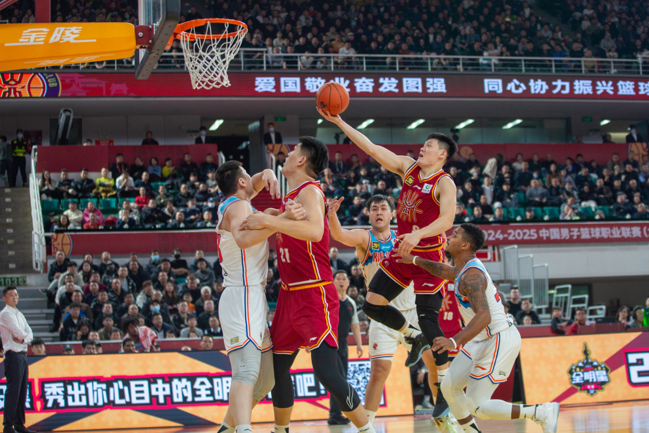 集结日NBA季后赛焦点战，萨克拉门托国王远射贴柱，悬念犹存，轮换策略成焦点的简单介绍