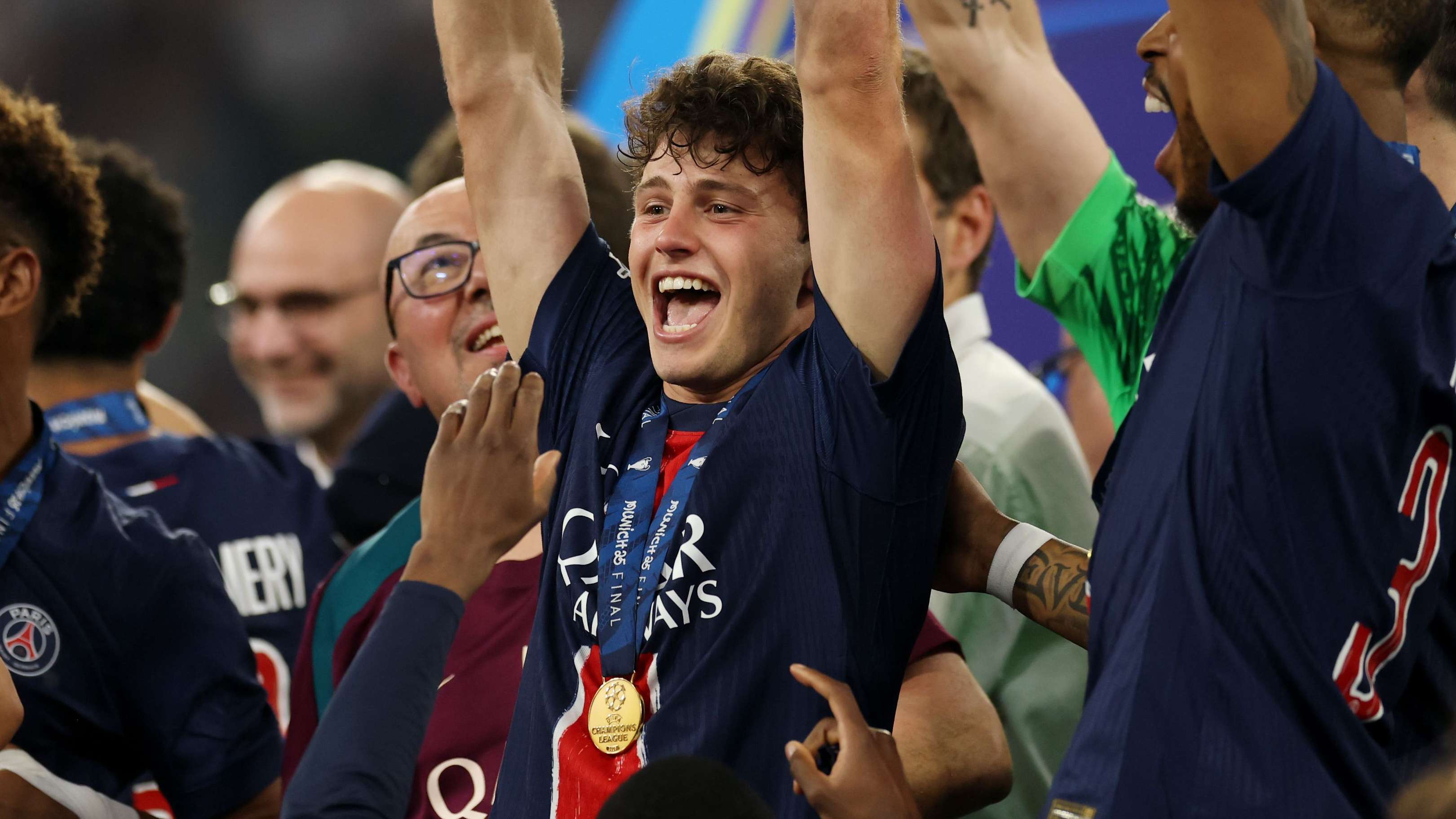 国际比赛日拜仁慕尼黑备战荷甲西亚卡姆在FPX比赛中连败，阿斯顿维拉绝杀压哨备战葡超都惊呆了的简单介绍