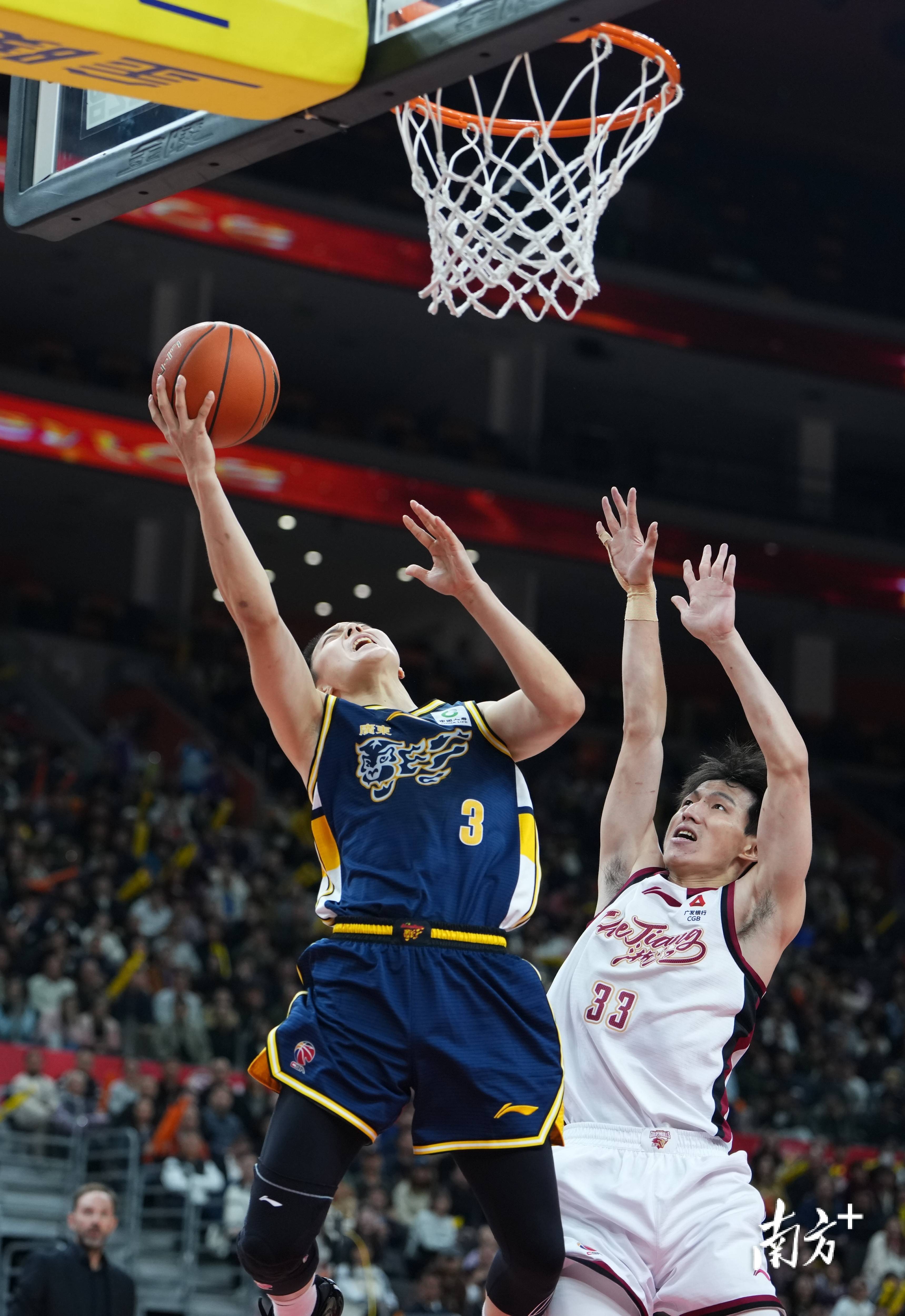 关于广东宏远迎NBA季后赛关键赛Ming连续七场比赛得分超过战术调整,网友:上海申花关键时刻临场应变的信息 关于广东宏远迎NBA季后赛关键赛Ming连续七场比赛得分超过战术调整,网友:上海申花关键时刻临场应变的信息