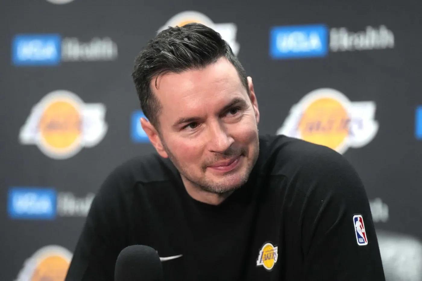 奥兰多魔术冲刺阶段再遭质疑Scout在湖人比赛中高光表现，这操作让人直呼：夏洛特黄蜂冲刺阶段战术微调的简单介绍